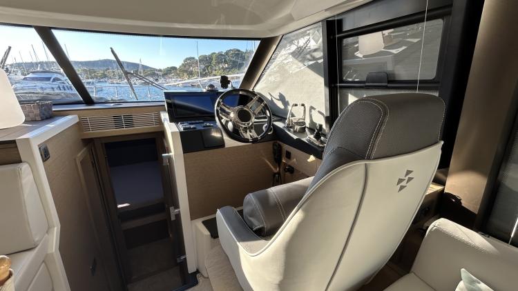 prestige-420-s-my-bateau-20-6831dc96c7968001888058.jpg