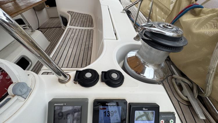 jeanneau-sun-odyssey-49i-port-camargue-my-bateau-41-68148075651e3517579203.jpg