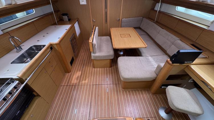 jeanneau-sun-odyssey-49i-port-camargue-my-bateau-33-6814807567376967322022.jpg