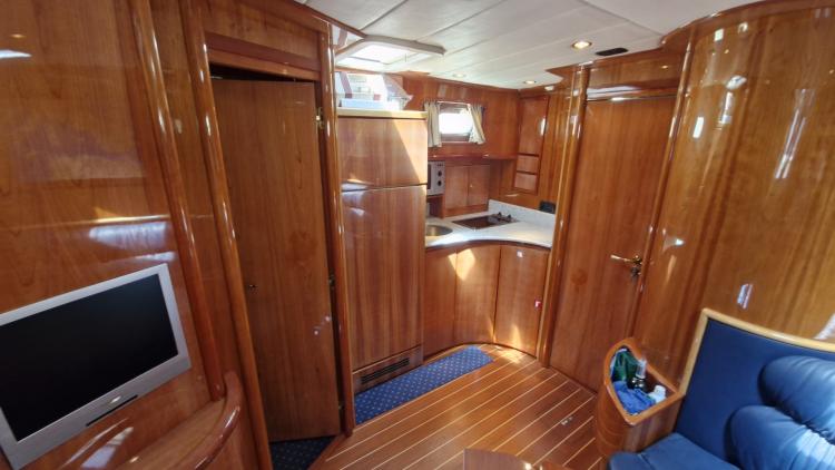 cayman-43-open-wa-my-bateau-marseille-81-6888eb612e12a477707853.jpg