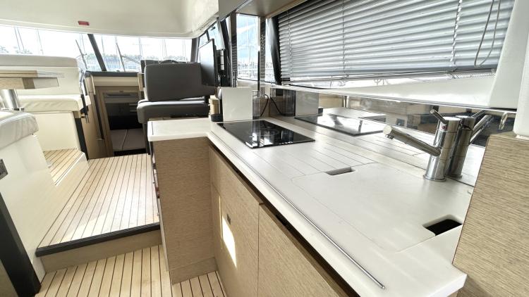 prestige-420-fly-my-bateau-11-67f543a2b5bbd172054674.jpg