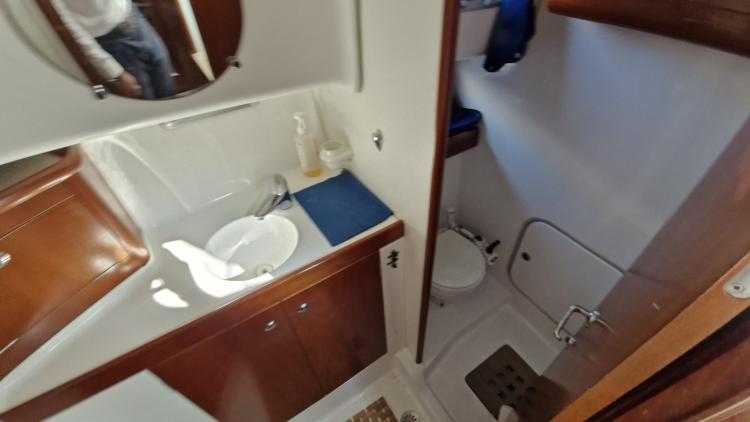 beneteau-antares-10-80-my-bateau-marseille-53-68f354ad10810105466061.jpg
