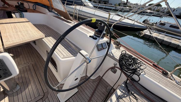 dufour-525-grand-large-my-bateau-port-camargue-56-68f738093caed767250793.jpg