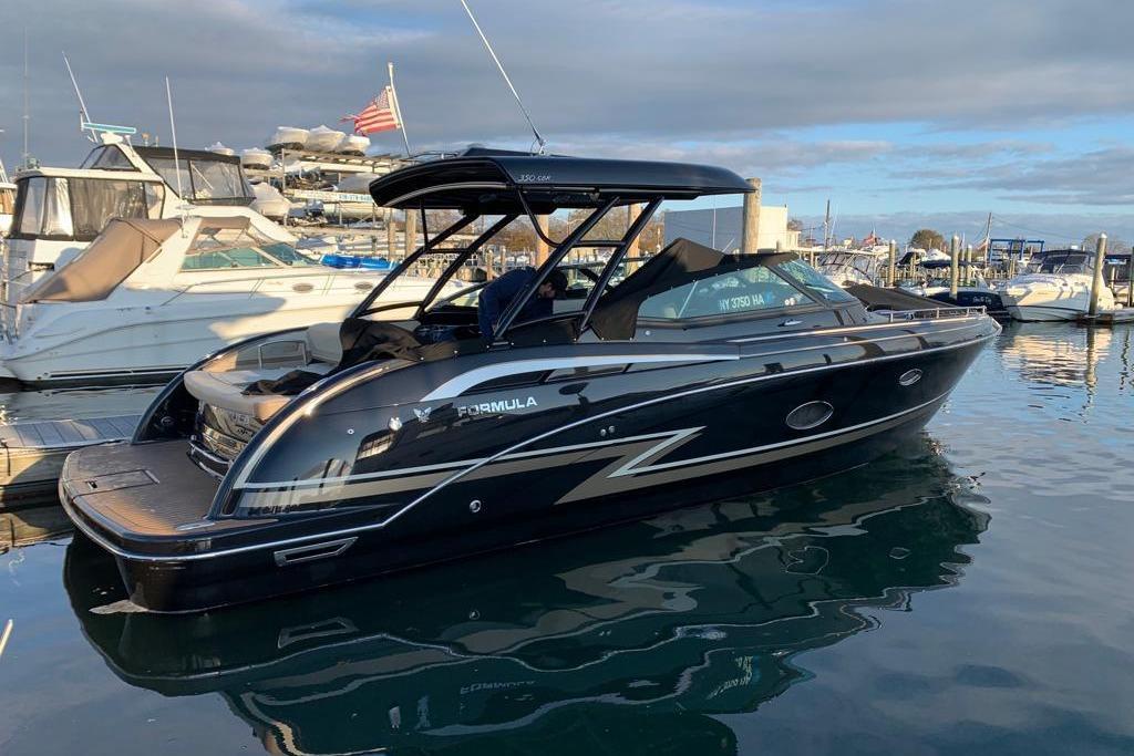 Formula 350 Crossover Bowrider