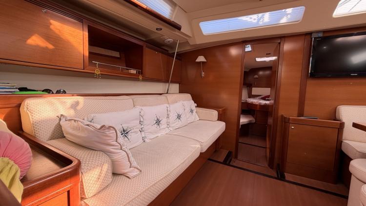 dufour-525-grand-large-my-bateau-port-camargue-32-68f738092dea3758339636.jpg