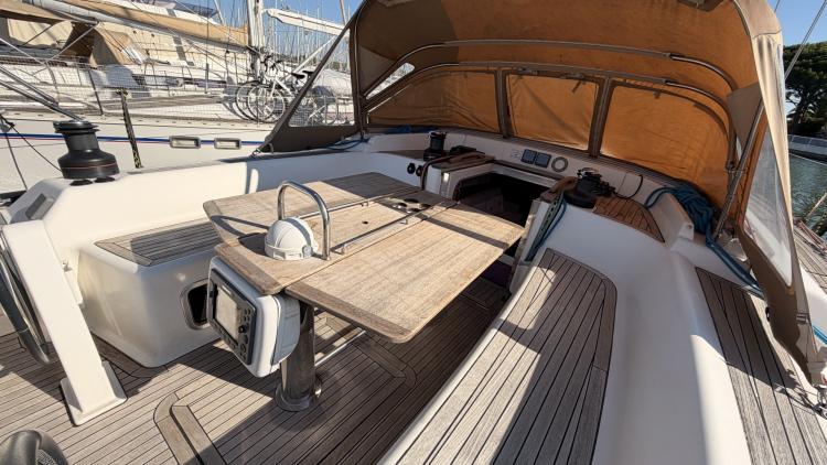 dufour-525-grand-large-my-bateau-port-camargue-3-68f7385b57399914721169.jpg