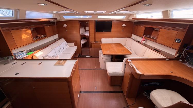 dufour-525-grand-large-my-bateau-port-camargue-37-68f738092f3cb863094673.jpg