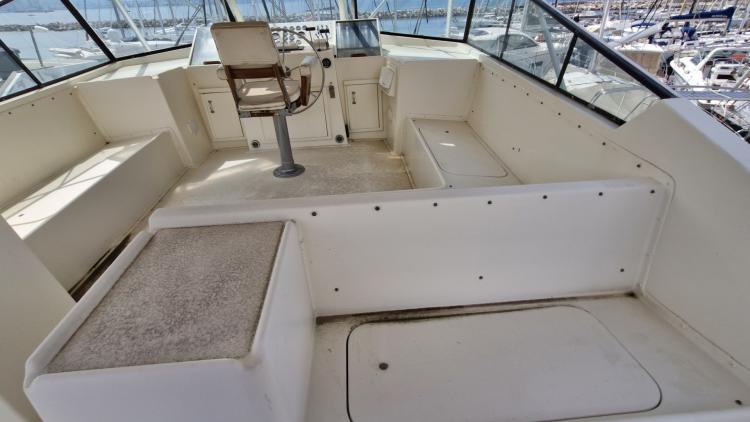 hatteras-60-my-bateau-marseille-28-6839c2f855d00510820022.jpg