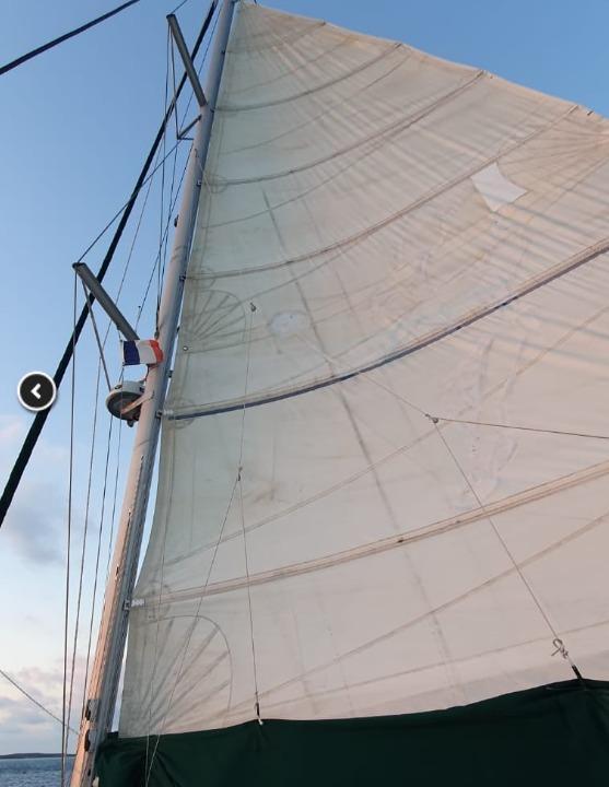 Sailing yacht Fountaine Pajot Bahia 46, 1999 model, with sails unfurled at sea.