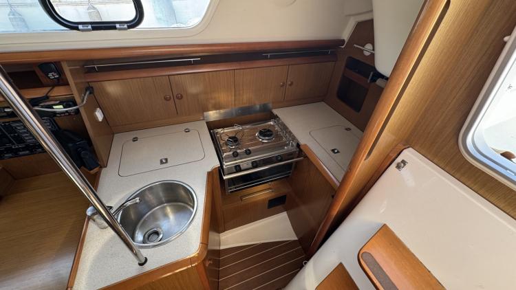 jeanneau-sun-odyssey-32-i-my-bateau-port-camargue-43-68b6e2caba66e587173099.jpg