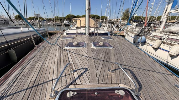 dufour-525-grand-large-my-bateau-port-camargue-51-68f738093904f595984832.jpg