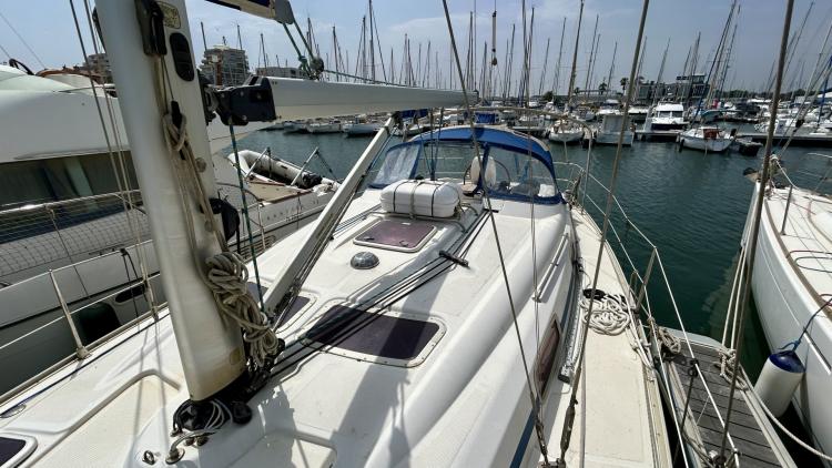 bavaria-37-cruiser-19-684fd0d8b50e4908709255.jpg