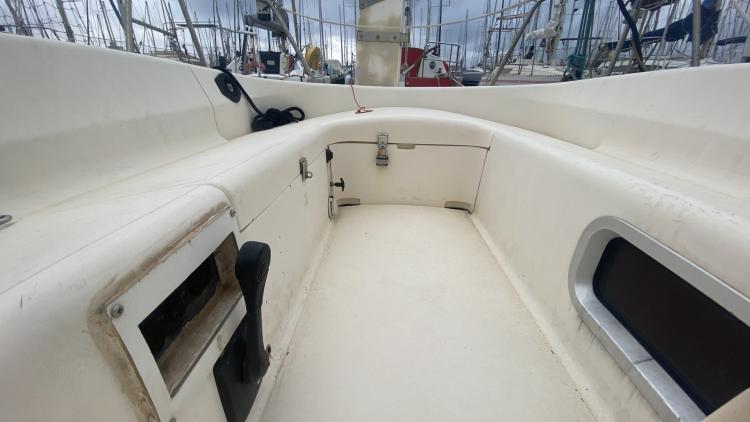 jeanneau-fantasia-mybateau-marseille-21-68caa18d51eeb354027130.jpg