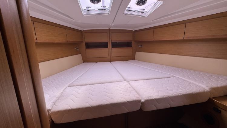 jeanneau-sun-odyssey-49i-port-camargue-my-bateau-7-681480755ab74817685925.jpg