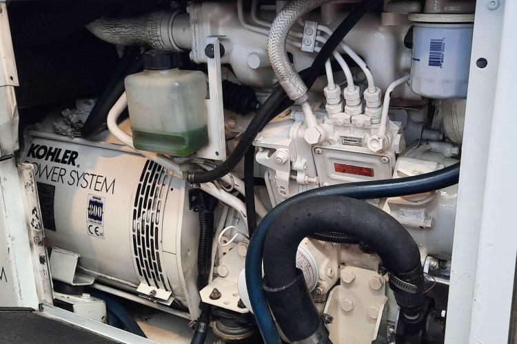 Engine compartment of a 2000 Carver 530 Voyager Pilothouse with Kohler power system.