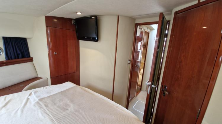 fairline-phantom-40-my-bateau-bandol-27-68ee8a8327b8a704742046.jpg