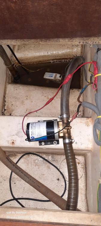 Bilge pump system in 2007 Elan Impression 434 yacht.