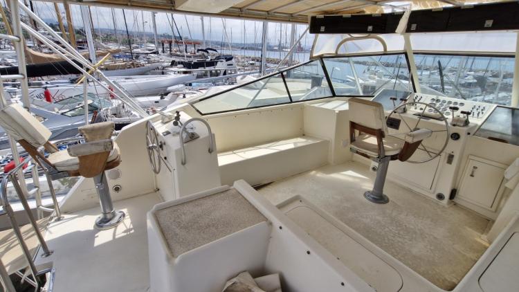 hatteras-60-my-bateau-marseille-18-6839c2f854c7e746160712.jpg