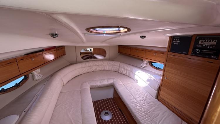 img-e7905-grand-68d2a2bd39da8154862250.jpg