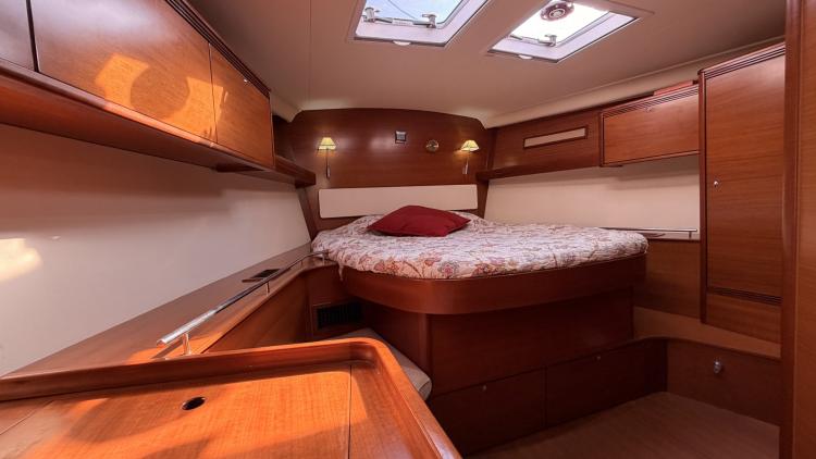 dufour-525-grand-large-my-bateau-port-camargue-14-68f7380926b45645541100.jpg